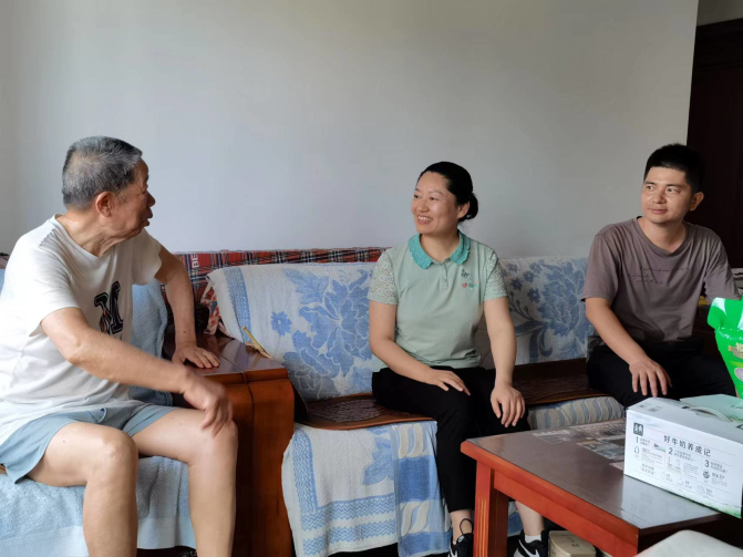 20220628慰问老党员2.jpg